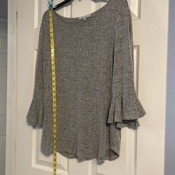 Green Envelope grey tunic with slits in the 3/4 lgth sleeves, size large. - Picture 4 of 7